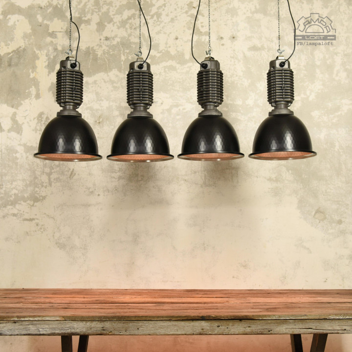 Odrestaurowane lampy industrialne Zumtobel Staff