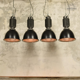 Odrestaurowane lampy industrialne Zumtobel Staff