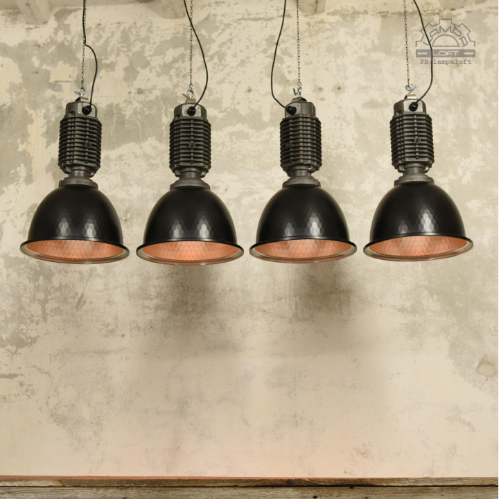 Odrestaurowane lampy industrialne Zumtobel Staff