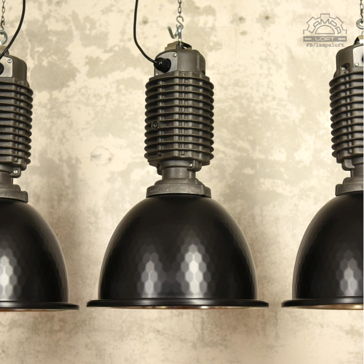 Odrestaurowane lampy industrialne Zumtobel Staff
