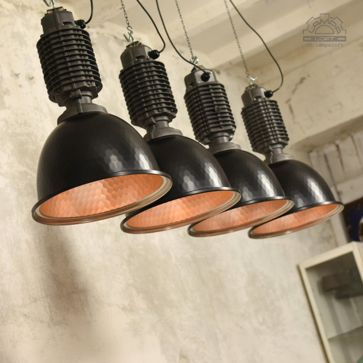 Odrestaurowane lampy industrialne Zumtobel Staff