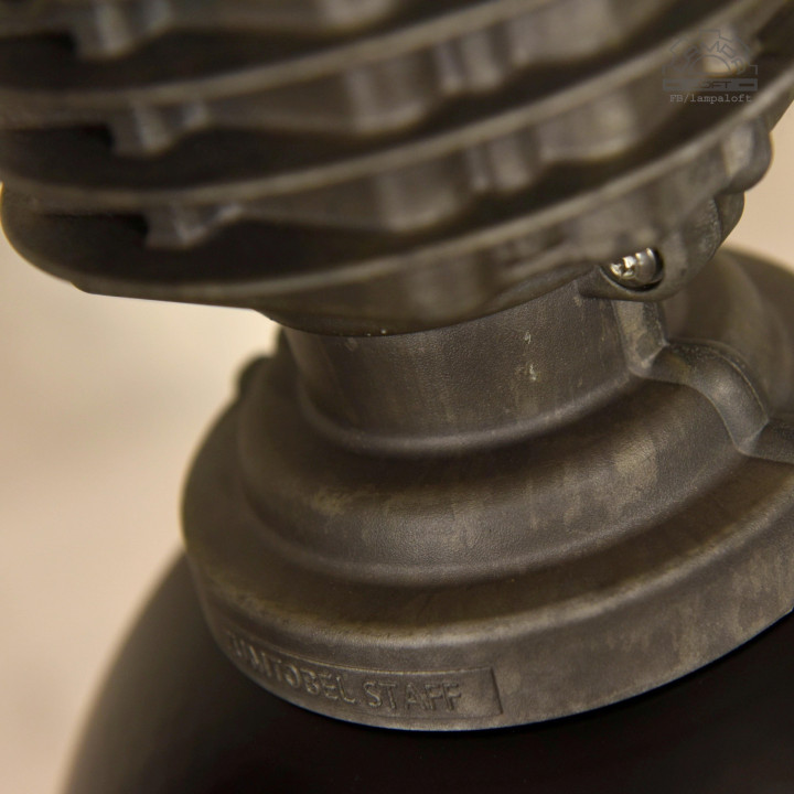 Odrestaurowane lampy industrialne Zumtobel Staff