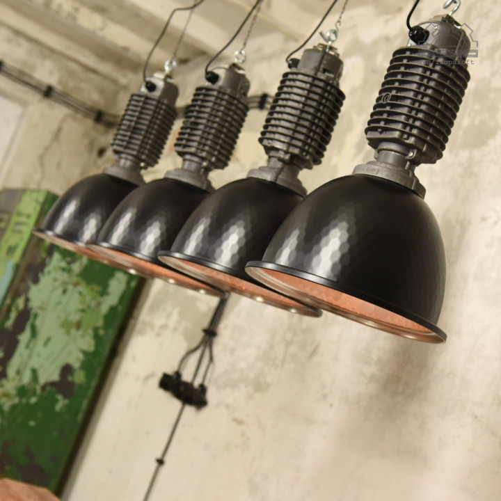 Odrestaurowane lampy industrialne Zumtobel Staff