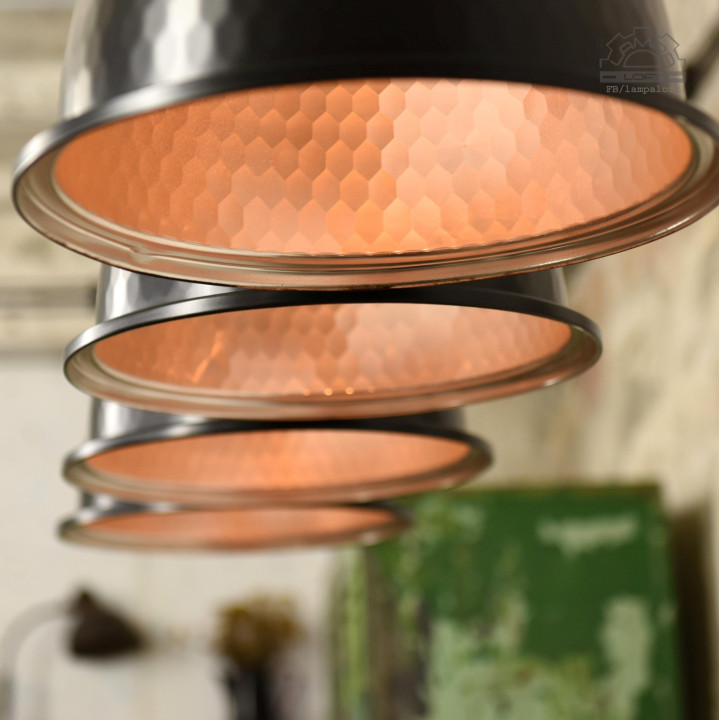 Odrestaurowane lampy industrialne Zumtobel Staff
