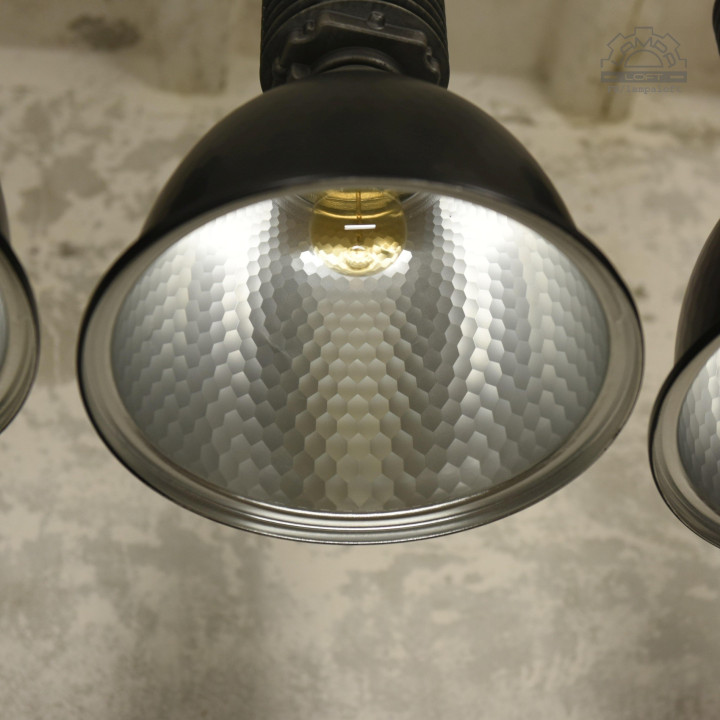 Odrestaurowane lampy industrialne Zumtobel Staff