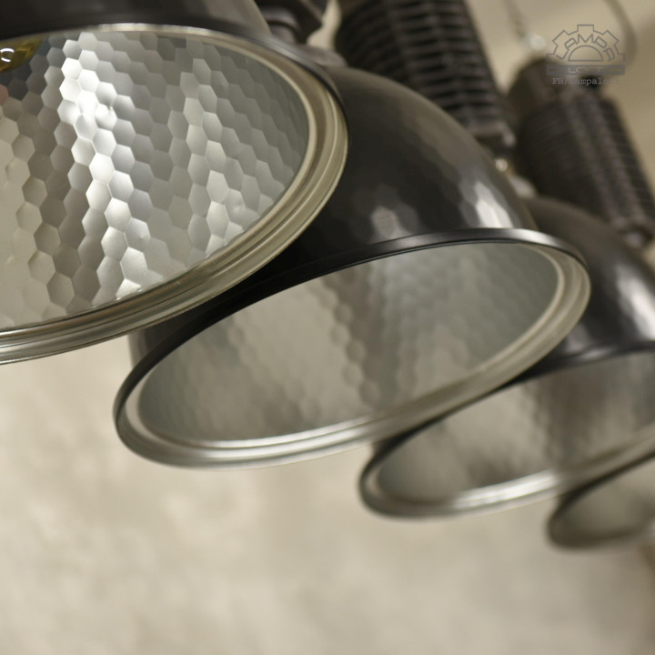 Odrestaurowane lampy industrialne Zumtobel Staff