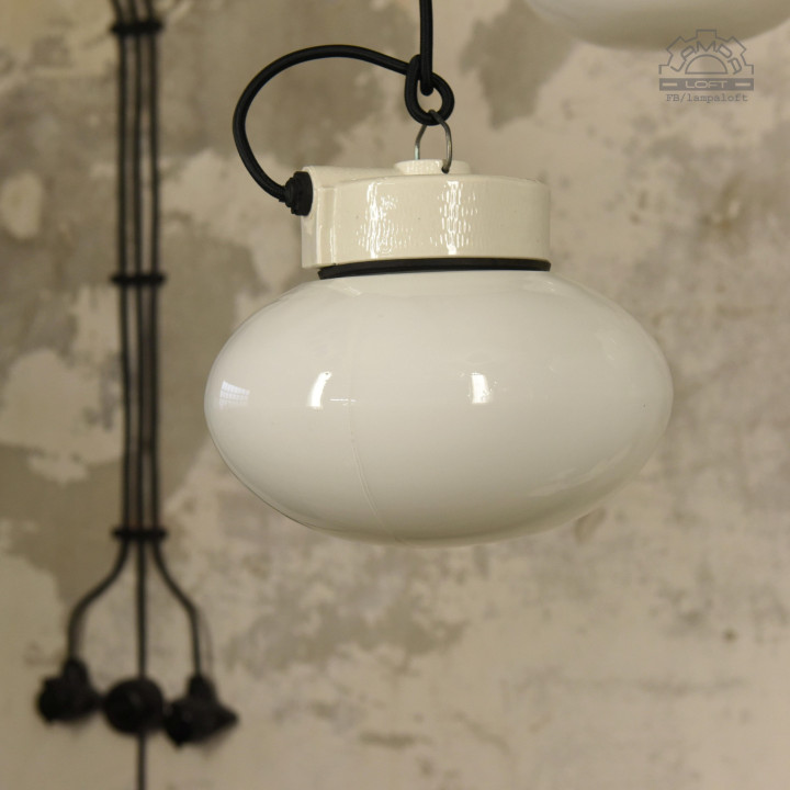 Lampy porcelanowe z kloszem szklanym z lat 70'