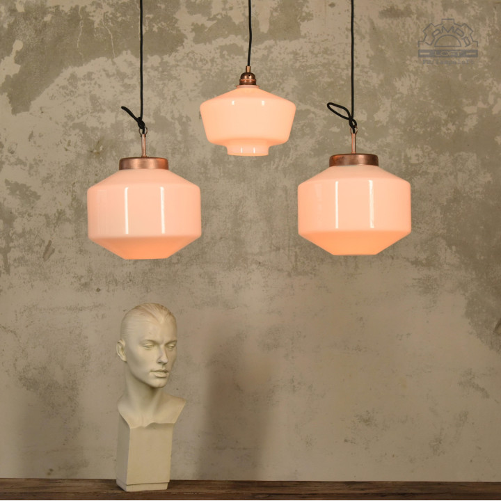 Lampy z kloszem szklanym opalowym z lat 70'