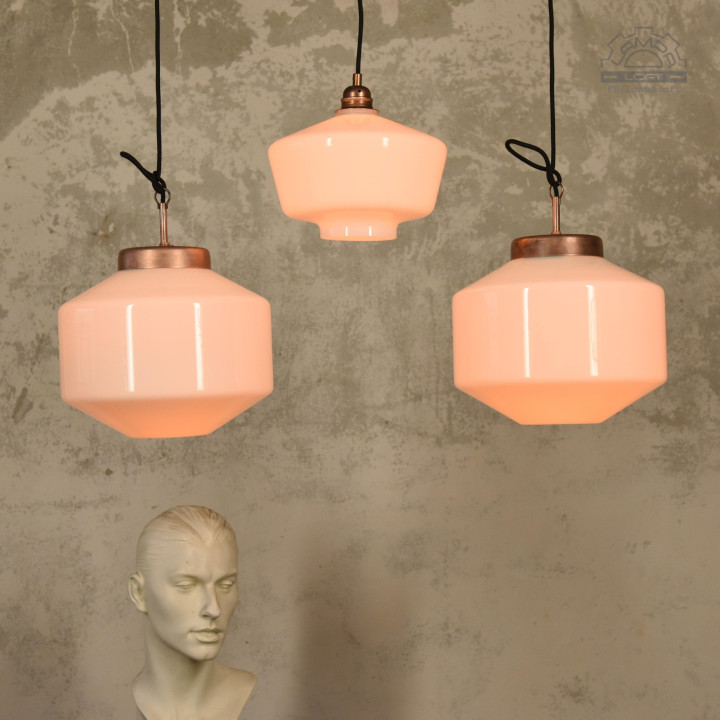 Lampy z kloszem szklanym opalowym z lat 70'