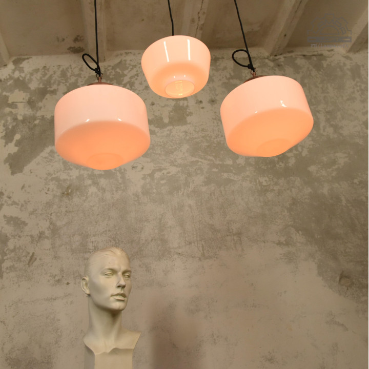Lampy z kloszem szklanym opalowym z lat 70'