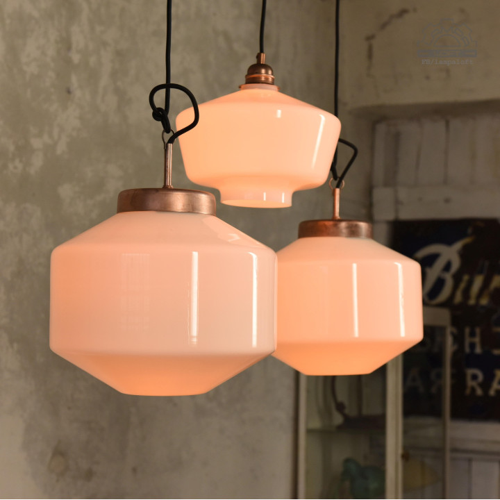 Lampy z kloszem szklanym opalowym z lat 70'
