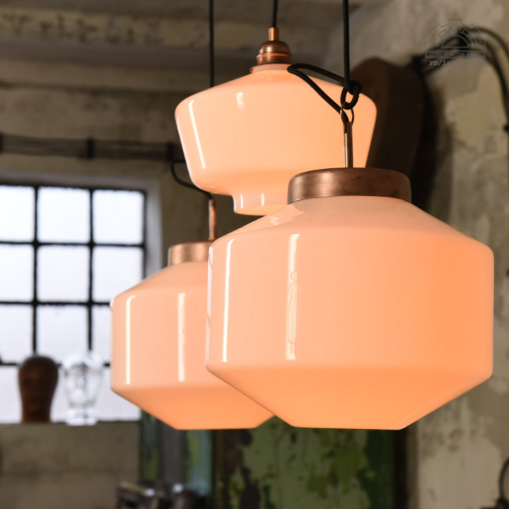 Lampy z kloszem szklanym opalowym z lat 70'