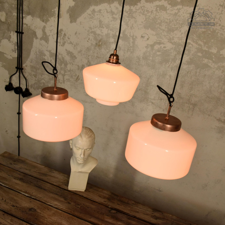 Lampy z kloszem szklanym opalowym z lat 70'