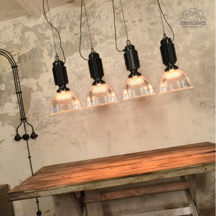 Odrestaurowane lampy industrialne Zumtobel Staff