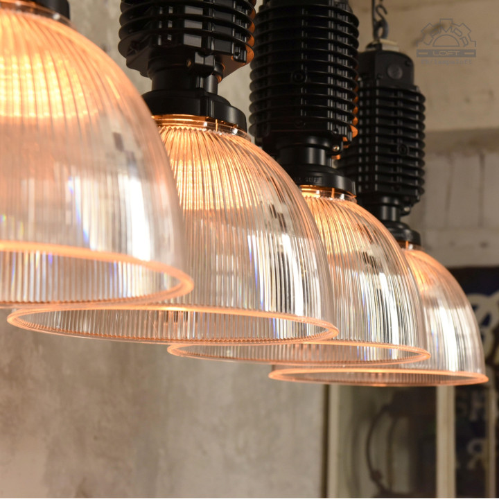 Odrestaurowane lampy industrialne Zumtobel Staff