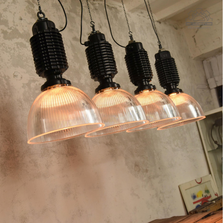 Odrestaurowane lampy industrialne Zumtobel Staff