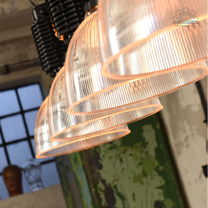 Odrestaurowane lampy industrialne Zumtobel Staff