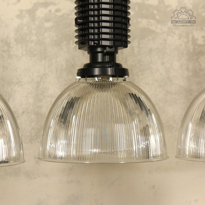 Odrestaurowane lampy industrialne Zumtobel Staff
