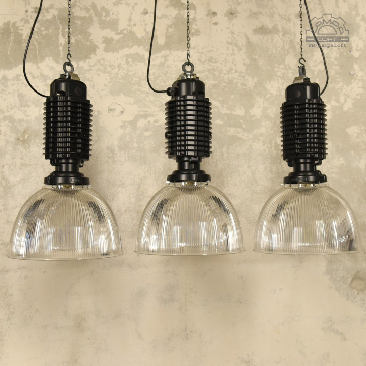 Odrestaurowane lampy industrialne Zumtobel Staff