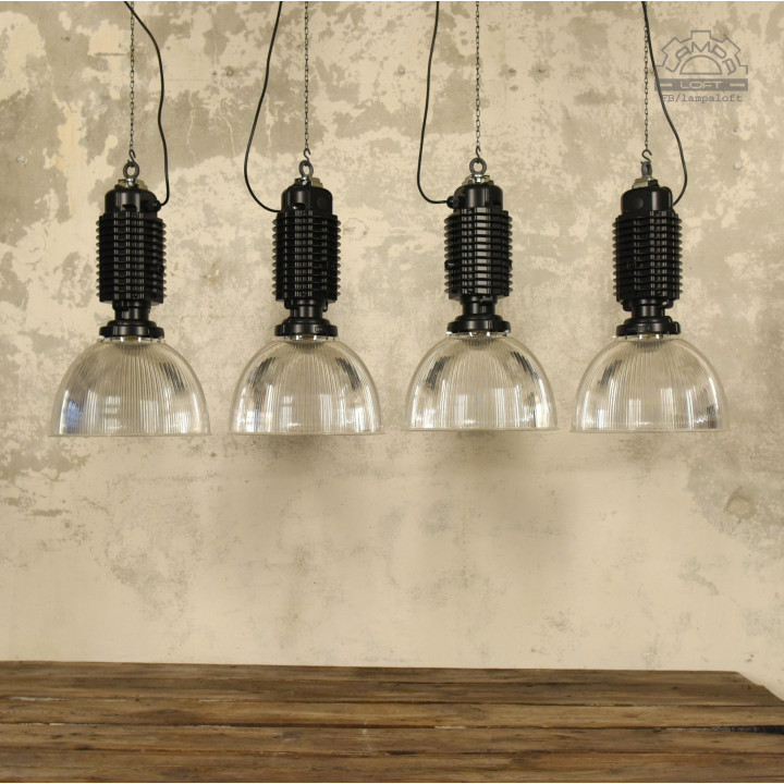 Odrestaurowane lampy industrialne Zumtobel Staff