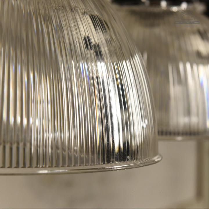 Odrestaurowane lampy industrialne Zumtobel Staff