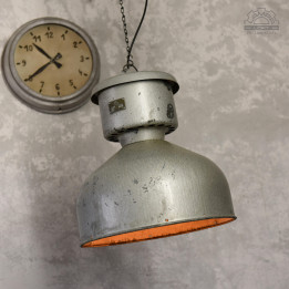 Lampa industrialna ORP-1 z 1965 roku.