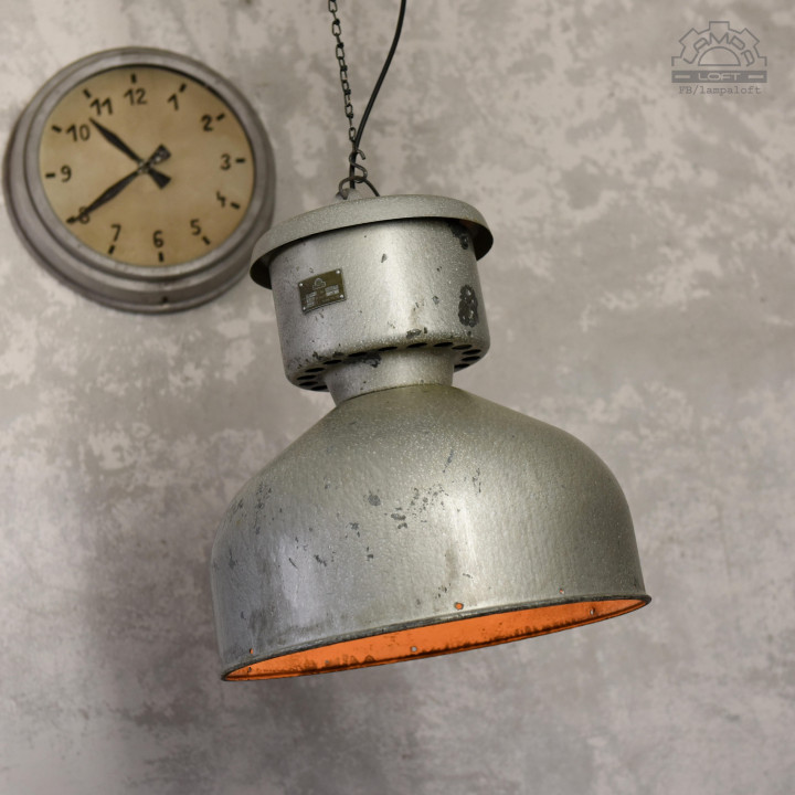 Lampa industrialna ORP-1 z 1965 roku.