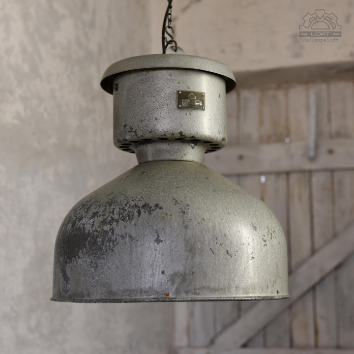 Lampa industrialna ORP-1 z 1965 roku.