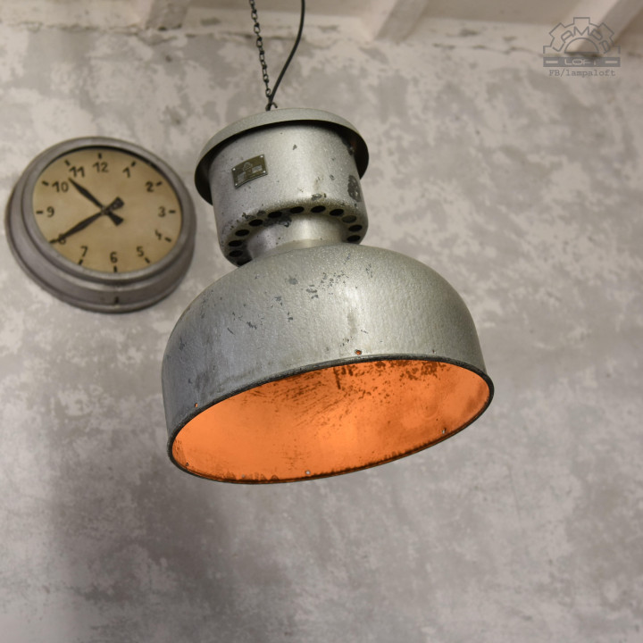 Lampa industrialna ORP-1 z 1965 roku.