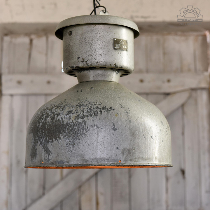 Lampa industrialna ORP-1 z 1965 roku.