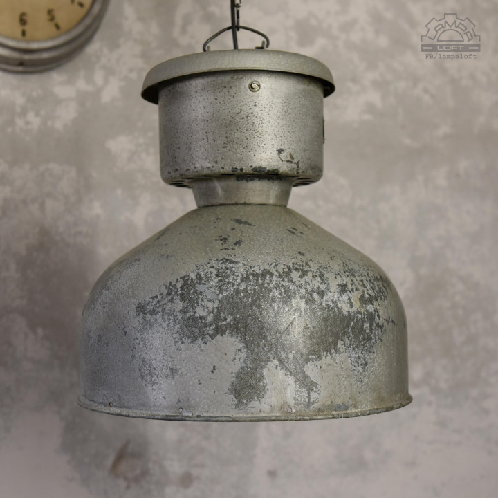Lampa industrialna ORP-1 z 1965 roku.