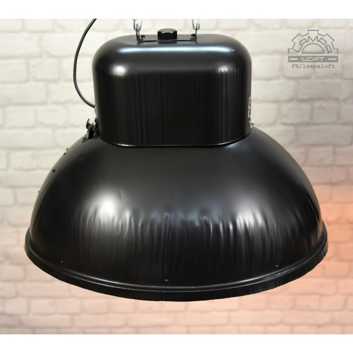 Lampa industrialna MESKO z 1970 roku
