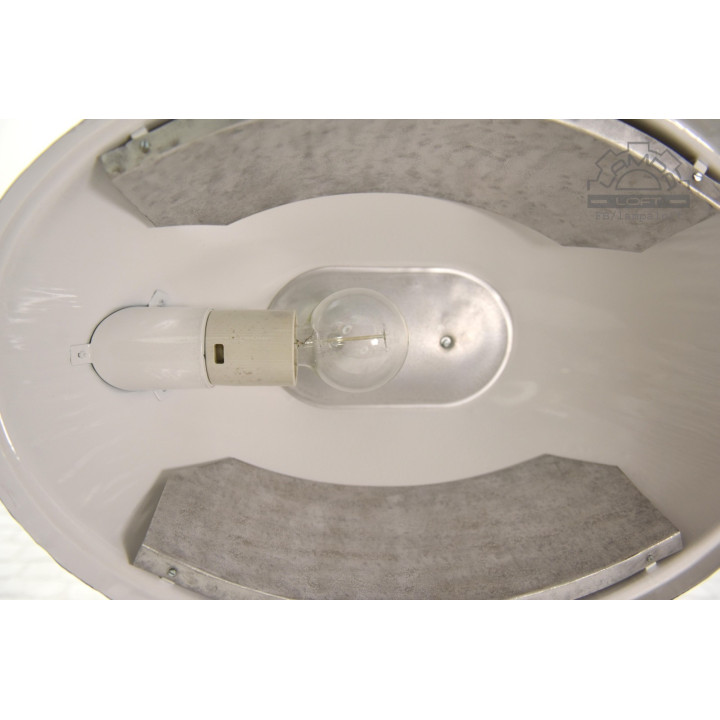 Lampa industrialna MESKO z 1970 roku