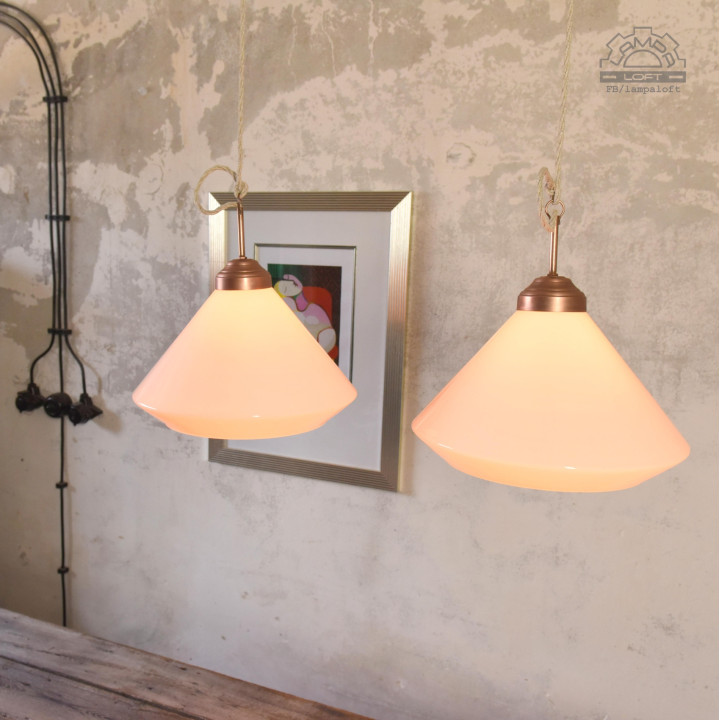 Lampy z kloszami szklanymi opalowymi