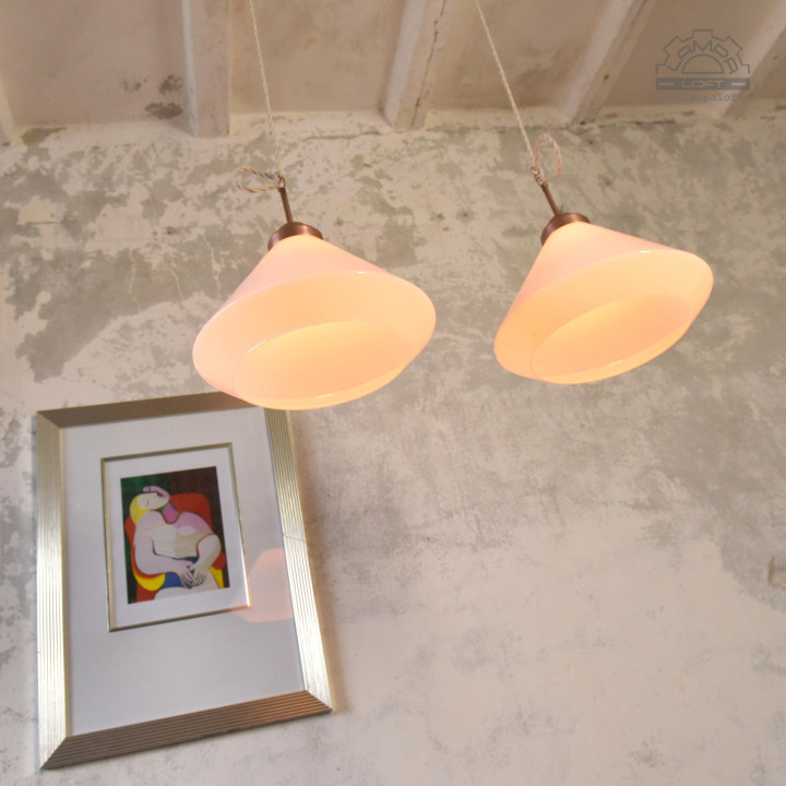 Lampy z kloszami szklanymi opalowymi