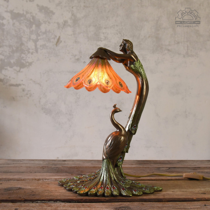 Lampa w stylu secesyjnym