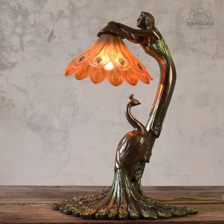 Lampa w stylu secesyjnym