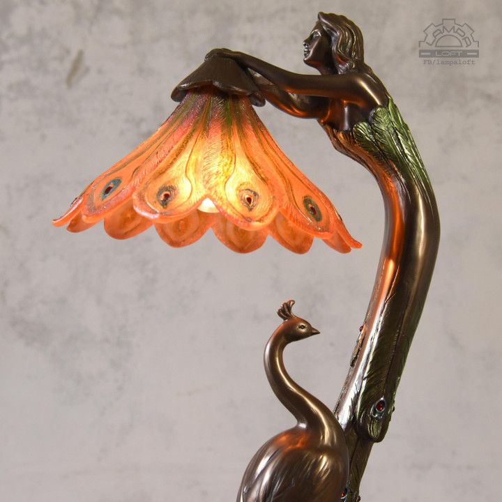 Lampa w stylu secesyjnym