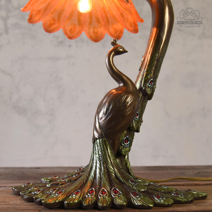 Lampa w stylu secesyjnym