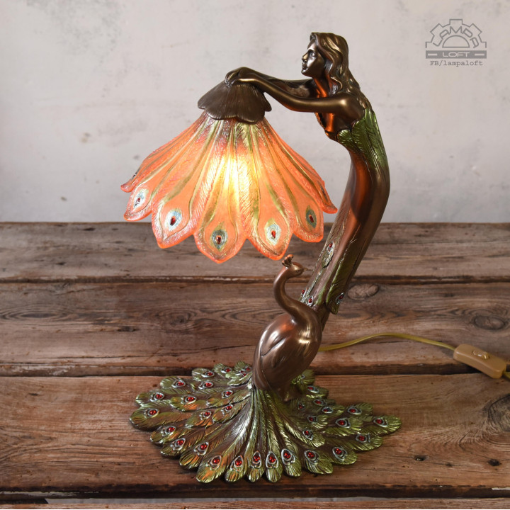 Lampa w stylu secesyjnym