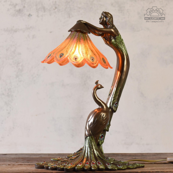 Lampa w stylu secesyjnym
