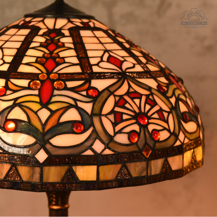 Lampa witrażowa w stylu Tiffany