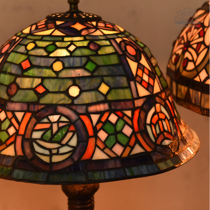 Lampa witrażowa w stylu Tiffany