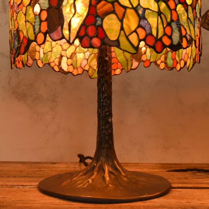Lampa witrażowa w stylu Tiffany