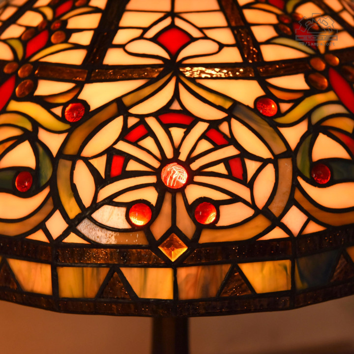 Lampa witrażowa w stylu Tiffany