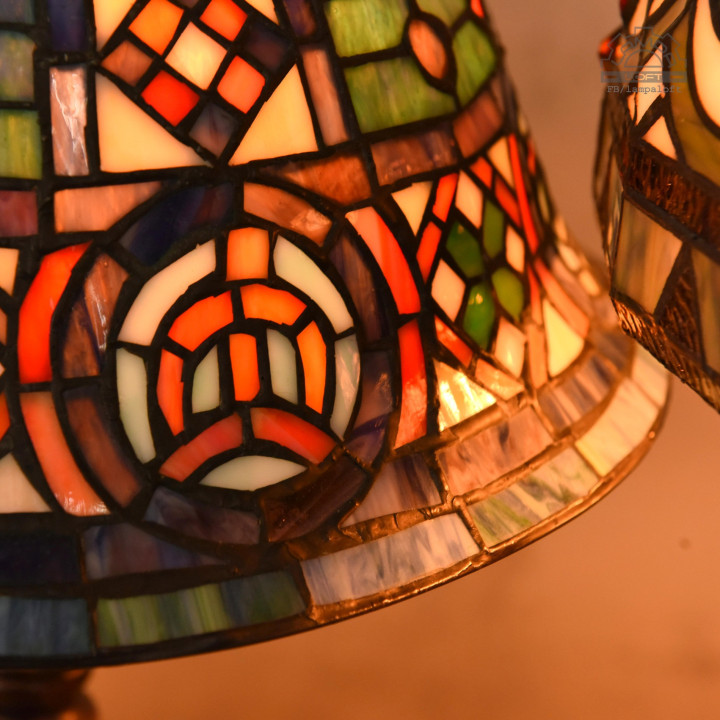 Lampa witrażowa w stylu Tiffany