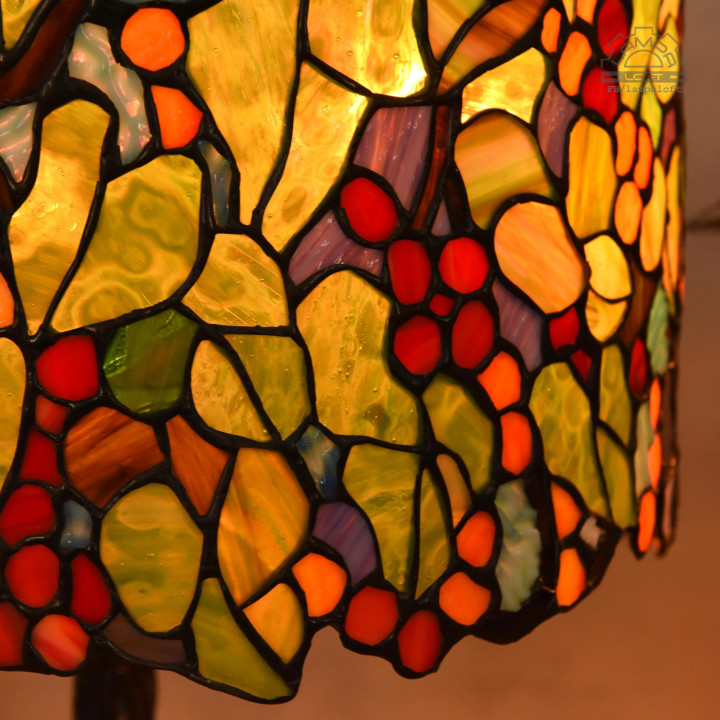 Lampa witrażowa w stylu Tiffany